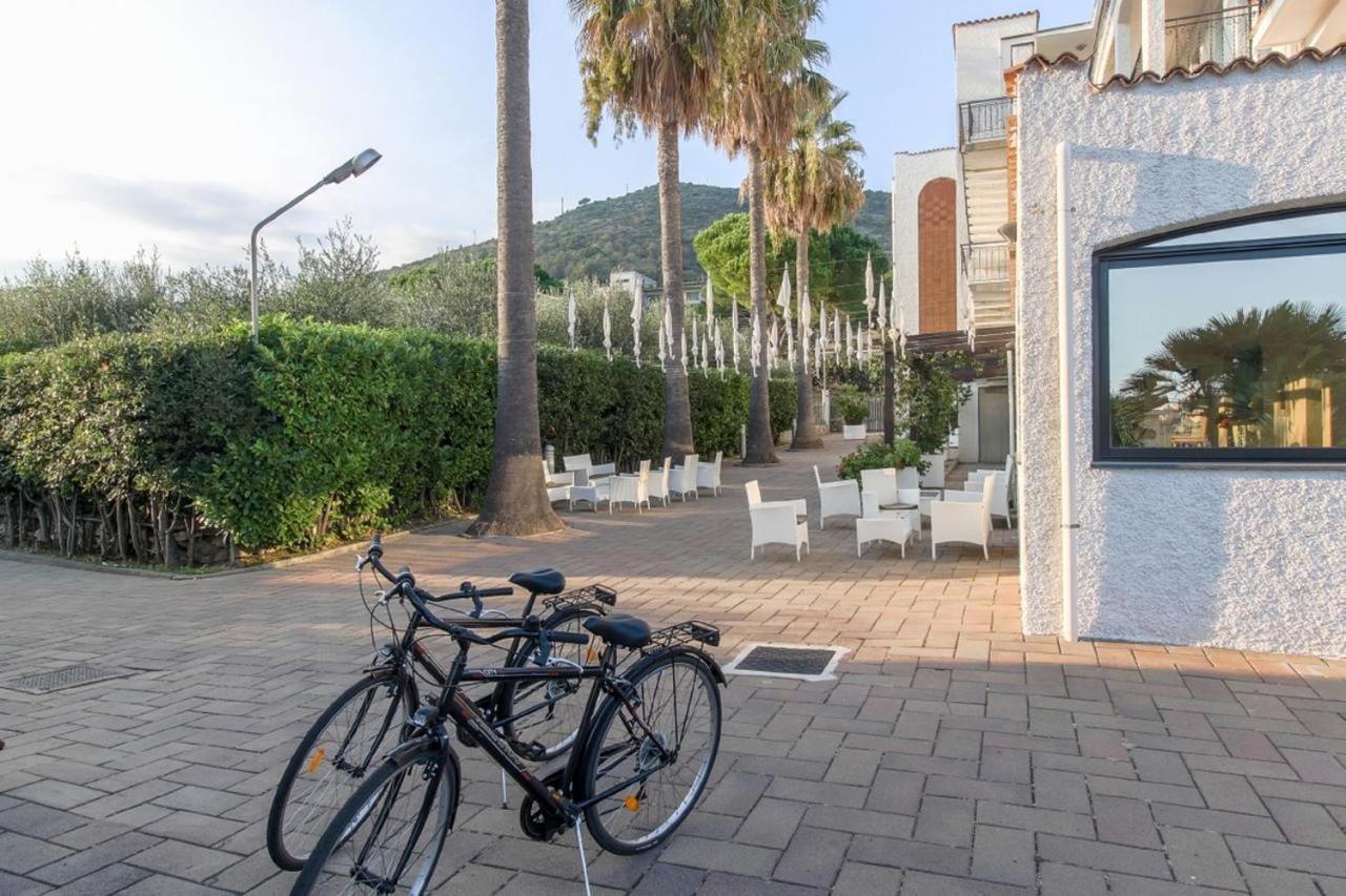 Liguria Apartments Pietra Ligure Extérieur photo